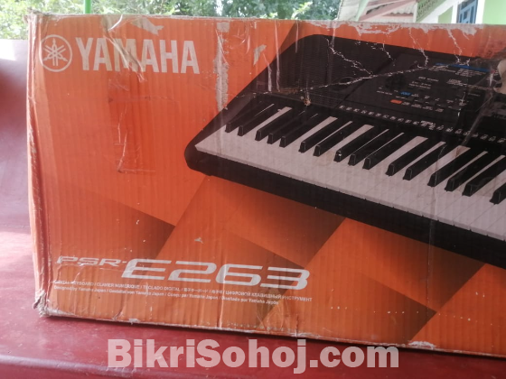 Piano Yamaha  PSR-E263